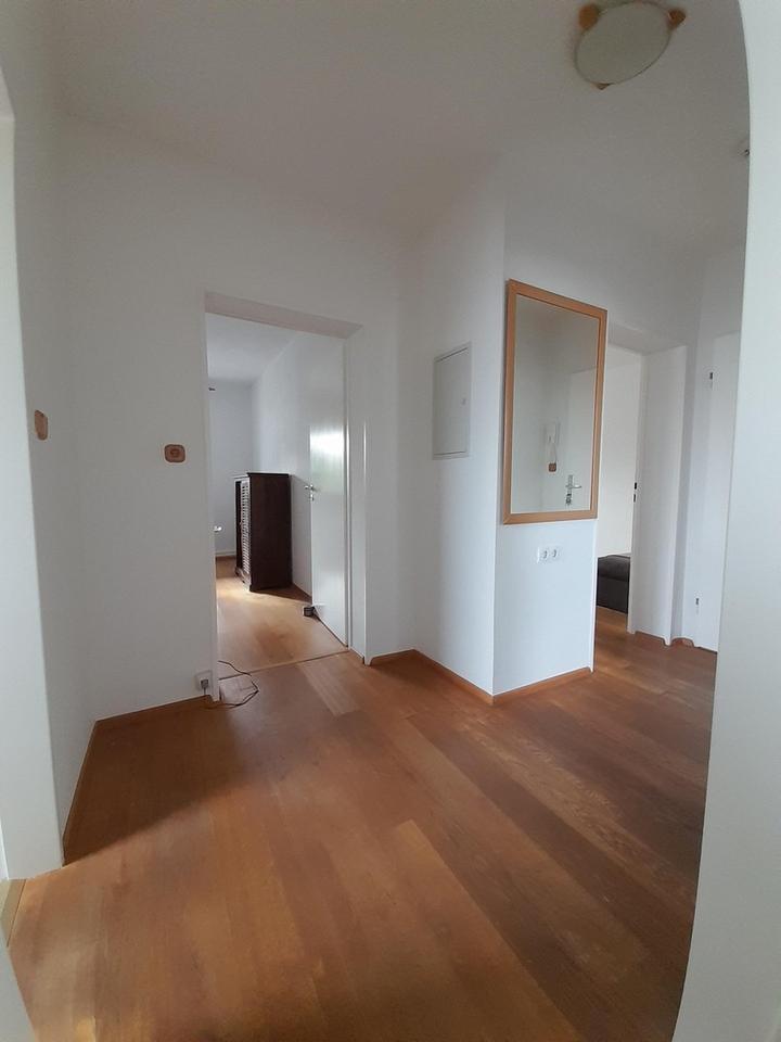 Stilvolle, modernisierte 3-Zimmer-Wohnung mit geh. Innenausstattung , Loggia, EBK, Stellplatz – Bild 6