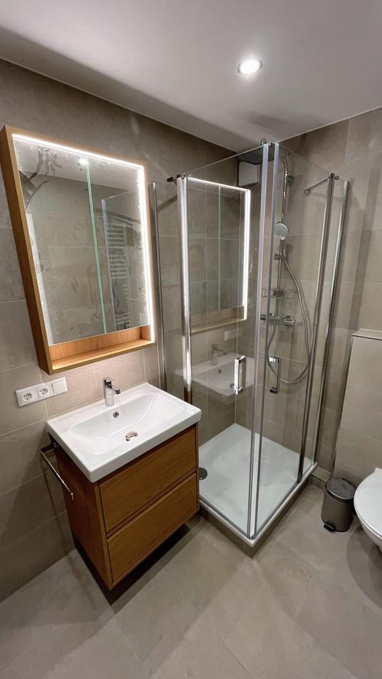 Bad 2024 kernsaniert! Hervorragend geschnittene 2-Zimmer-Wohnung, Einbauküche & Balkon in Weilbach – Bild 7