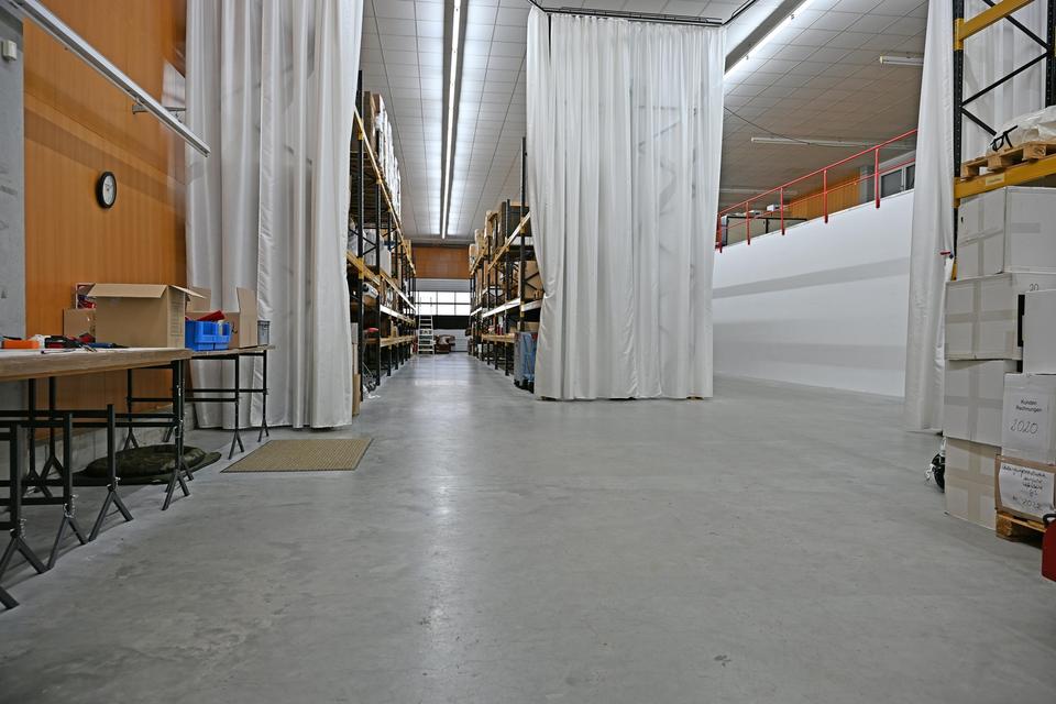 Top Gepflegte Gewerbeimmobile mit großem Gewerbegrundstück – Bild 3