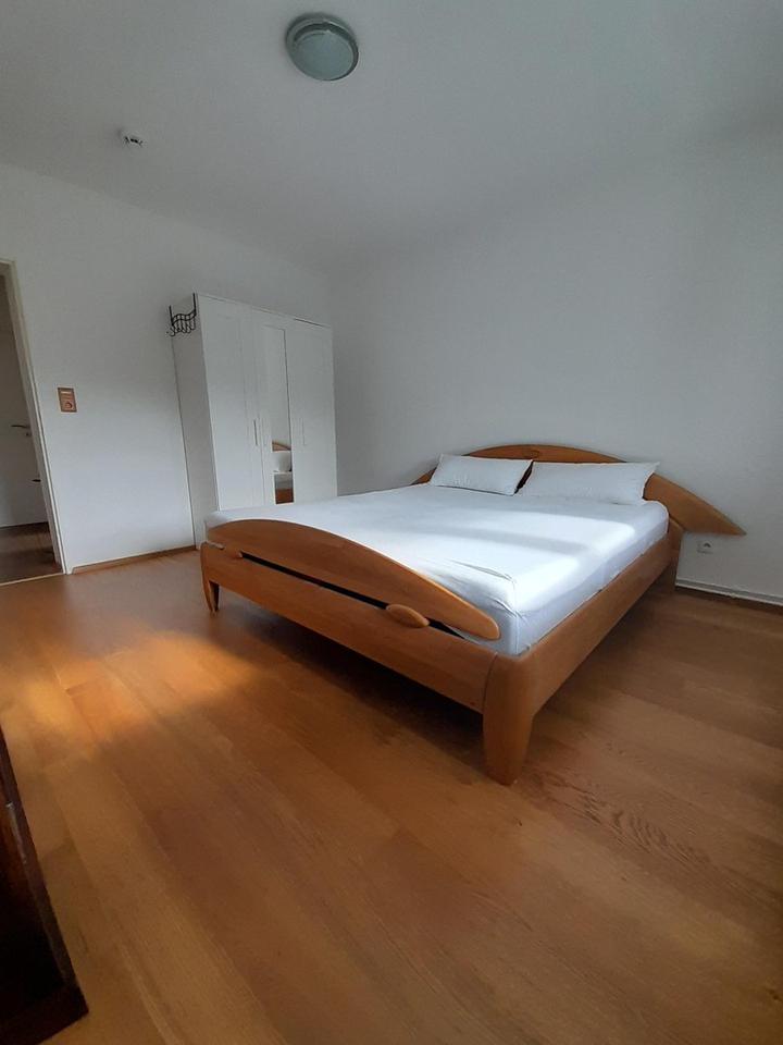 Stilvolle, modernisierte 3-Zimmer-Wohnung mit geh. Innenausstattung , Loggia, EBK, Stellplatz – Bild 19