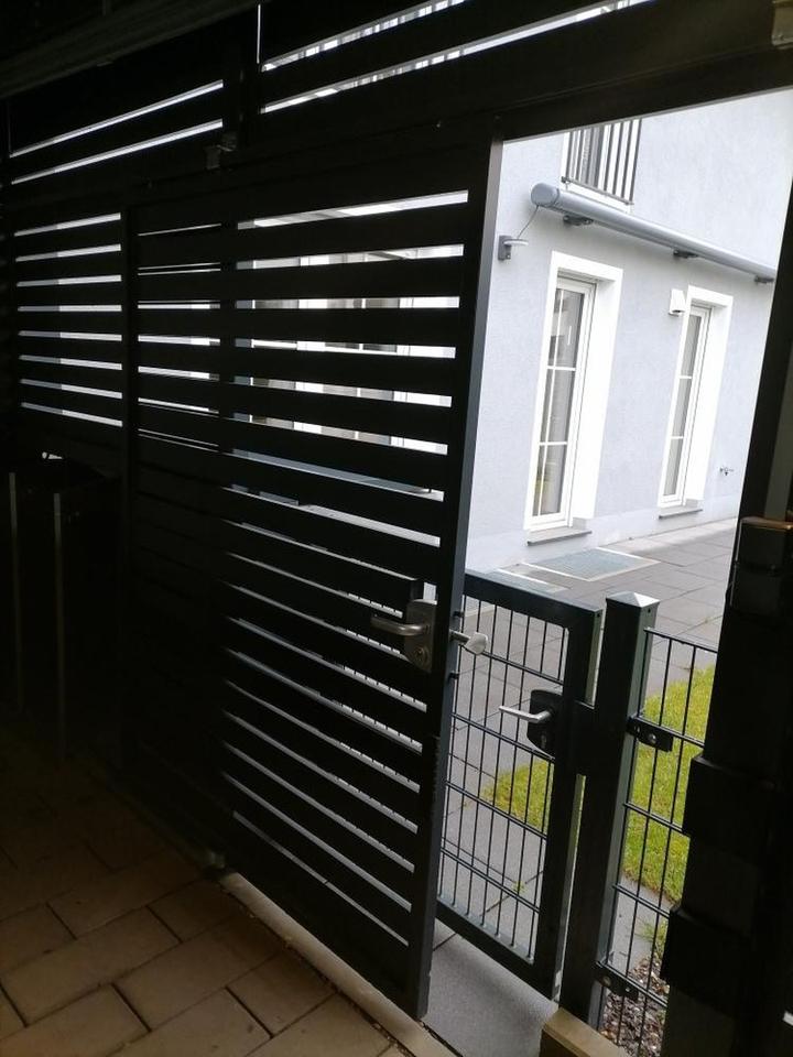 Schönes Walmdach-DHH mit Doppelcarport, zentrale Lage – Bild 12