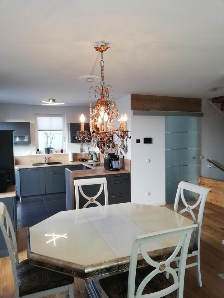 Schönes Walmdach-DHH mit Doppelcarport, zentrale Lage – Bild 3