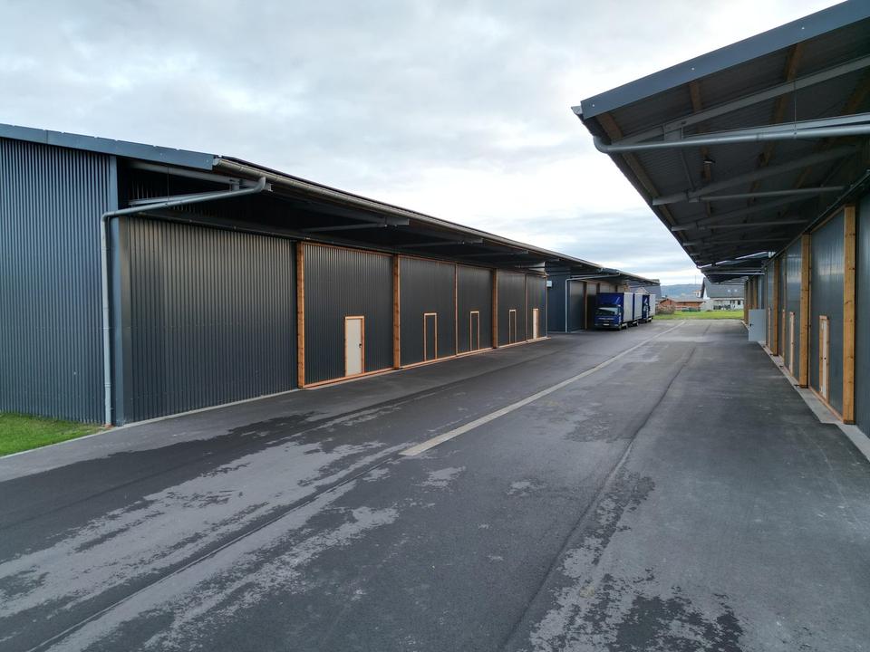 Lagerhalle/Gewerbehalle/Miethalle/(1296m², 648m², 2x324m²)