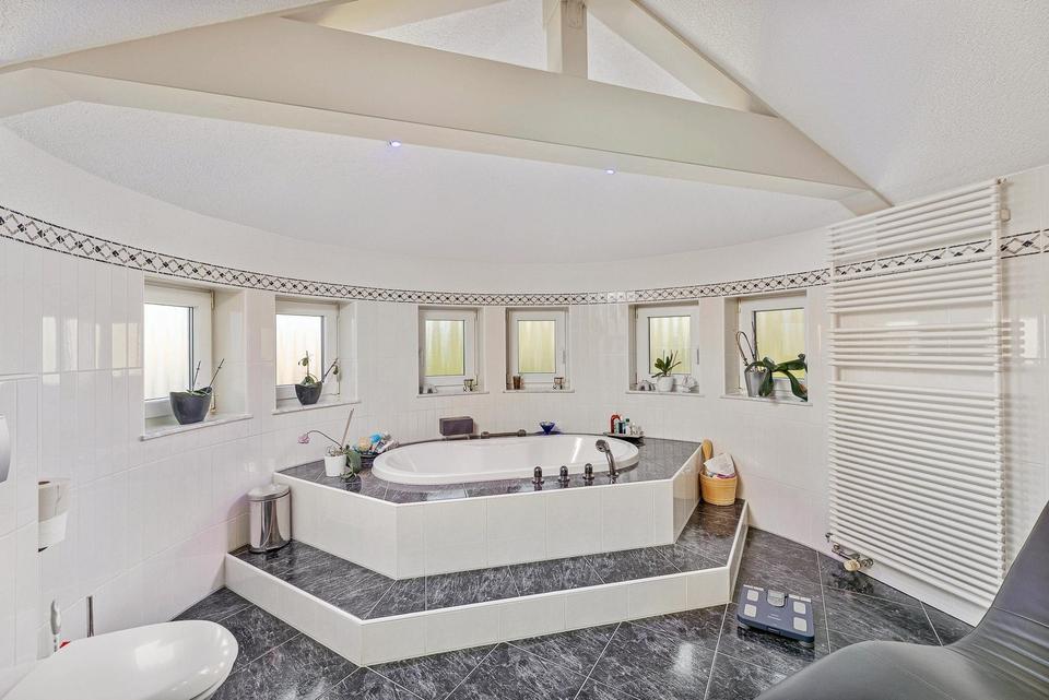 Zentrumsnah & dennoch am Feldrand - exklusive Villa in Eppingen – Bild 12