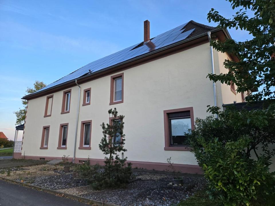 Zweifamilienhaus mit Scheune und großen Eigentumsgrundstück – Bild 2