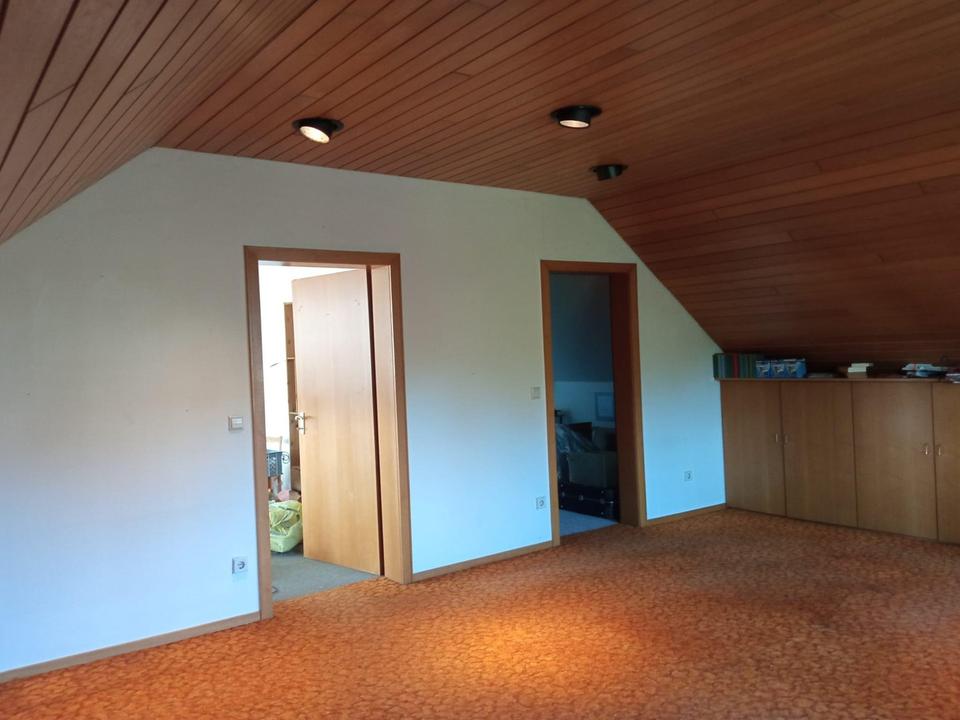 Großes Wohnhaus mit Potential der Umgestaltung - bis zu 3 Whg. - möglich. – Bild 19