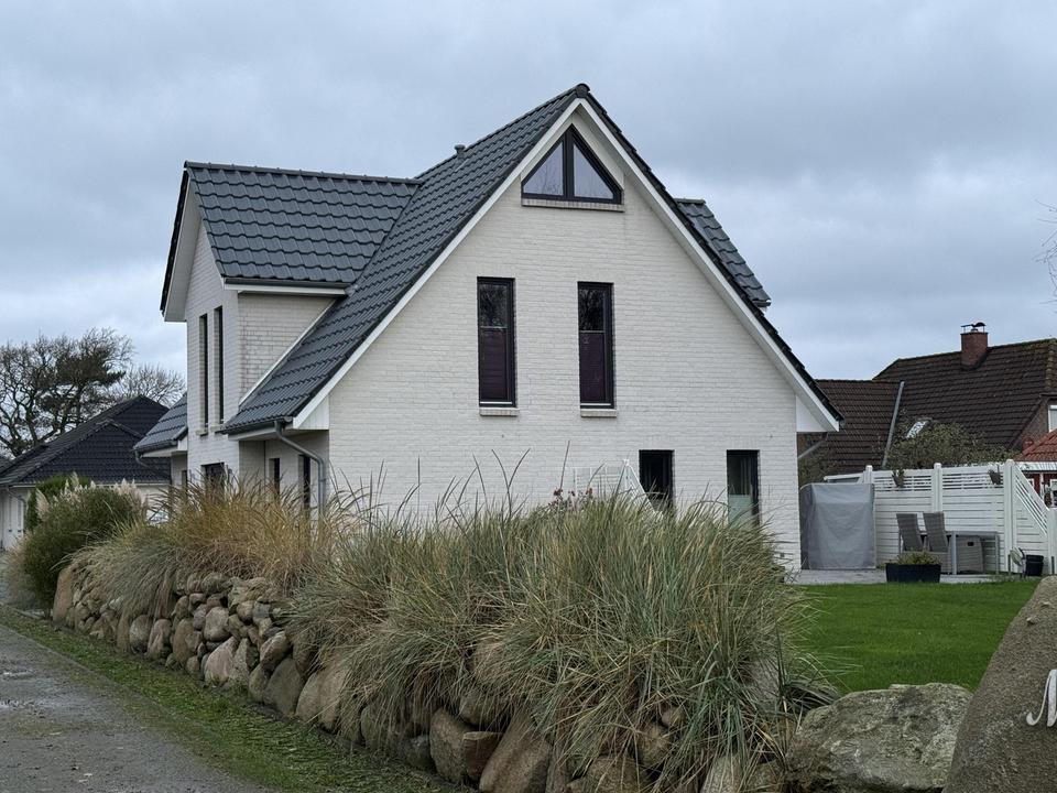 Charmantes Einfamilienhaus mit Einliegerwohnung, Fußbodenheizung und großem Garten – Bild 2