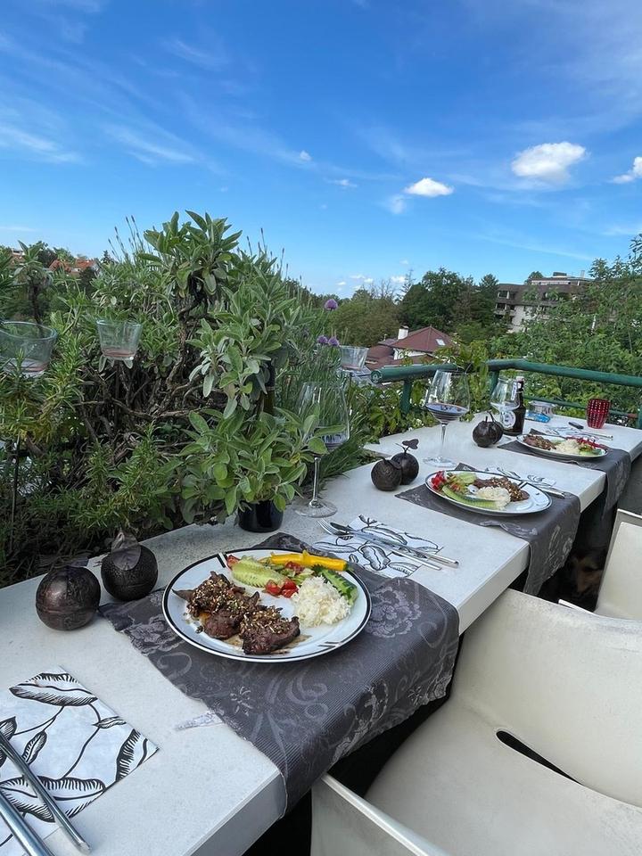 Über den Dächern von Leonberg Exklusive Penthouse-Maisonette mit Panoramablick & Whirlpool