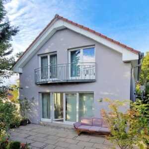 Von Privat: Lichtdurchflutetes Architekten-Haus mit Einliegerwohnung in Top-Halbhöhenlage