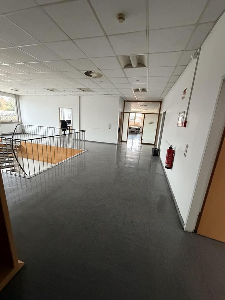 638 qm bezugsfertige Büro-/Seminar-/Konferenzfläche optional + 750 m² Gewerbehalle – Bild 16