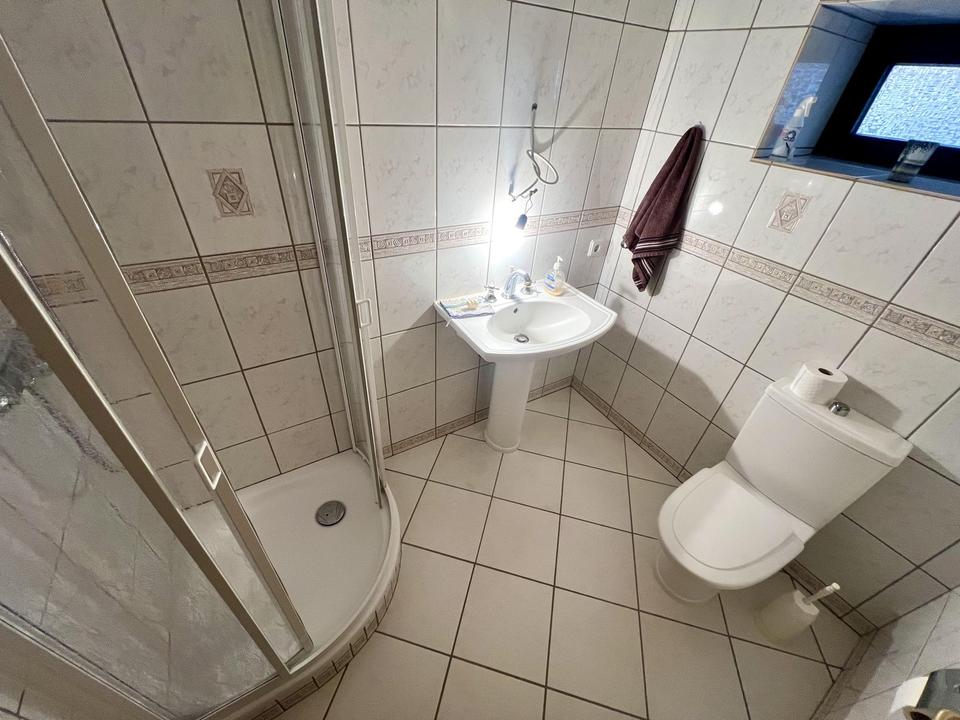 Gepflegtes Einfamilienhaus mit Einliegerwohnung in schöner Waldrandlage – Bild 28