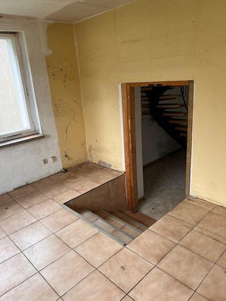 So. 29.3.//12-13 UHR//Bes.// Großes EFH, großes Grund., renovierungsbedürftig 205.000 € – Bild 36