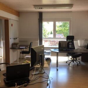 Repräsentative, lichtdurchflutete Büro- / Praxisfläche im Erdgeschoss in Durmersheim