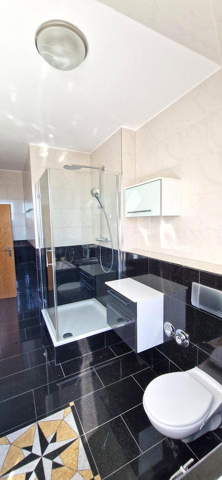 Moderne 4,5-Zimmer Wohnung, Traumhafte Aussicht, Garage, Provisionsfrei! – Bild 15