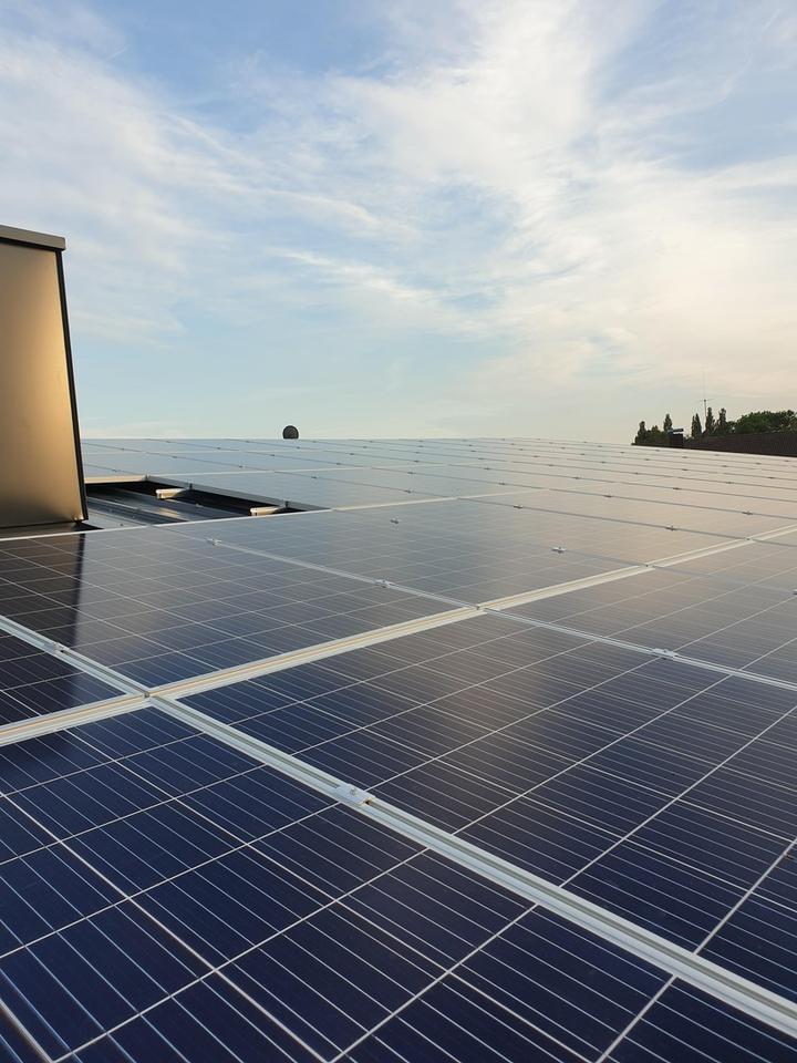 Moderne Luxus Traumwohnung in ruhiger Lage – 210 m² Wfl mit 7 Zimmern, zwei Bädern + 300m2 Garten – Bild 4