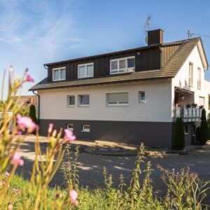 Attraktives MFH auf weitläufigem Grundstück mit großer Scheune - ruhig & renditestark