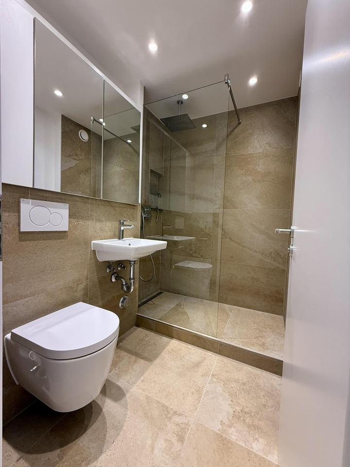 Geschmackvolle & kernsanierte 3-Zi-Wohnung | ERSTBEZUG | Parkett + Feinstein + Einbauküche + Balkon – Bild 12