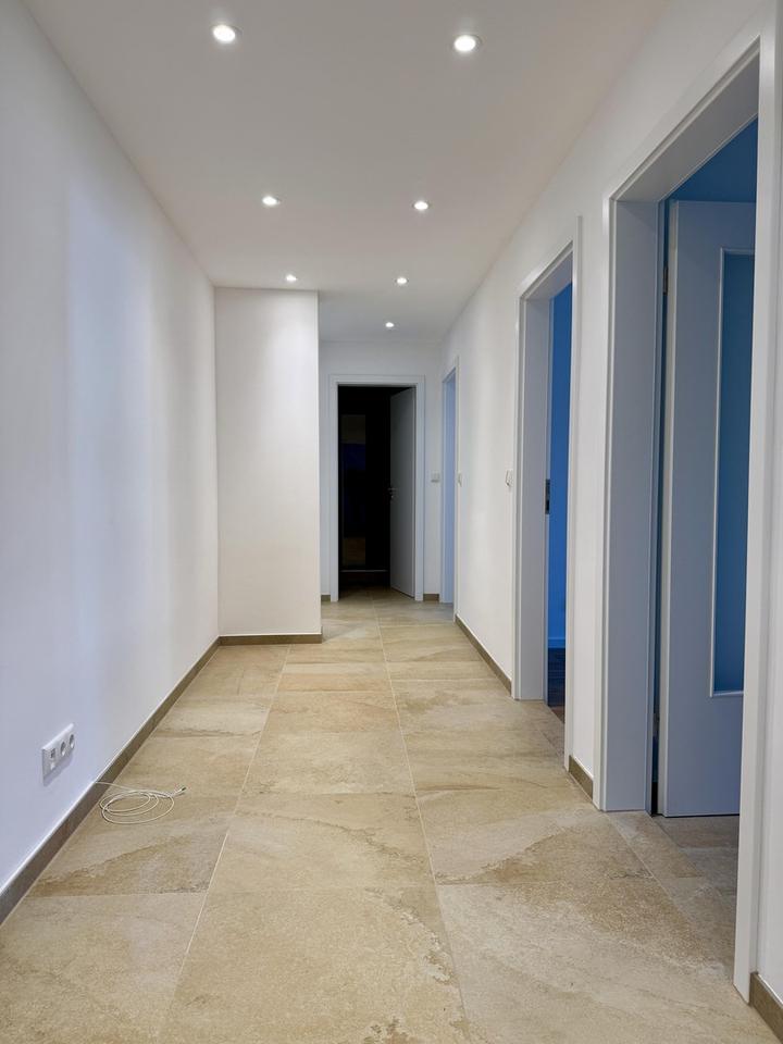 Geschmackvolle & kernsanierte 3-Zi-Wohnung | ERSTBEZUG | Parkett + Feinstein + Einbauküche + Balkon – Bild 4