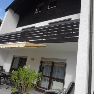 Sonnige Aussichtslage mit Weitblick – Reiheneckhaus mit Galerie, Studio und großem Garten in Happurg