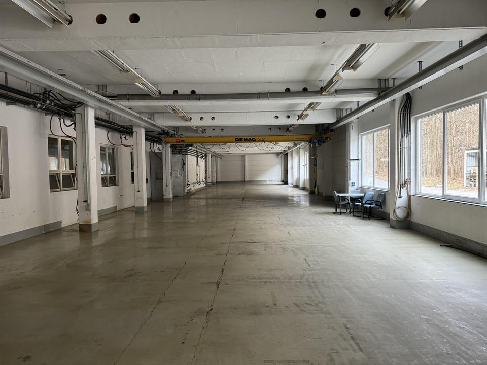 Lagerhalle / Produktion 3200qm mit Büro, Dusche, WC zu verkaufen – Bild 3