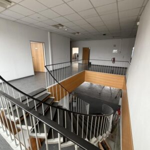 638 qm bezugsfertige Büro-/Seminar-/Konferenzfläche optional + 750 m² Gewerbehalle