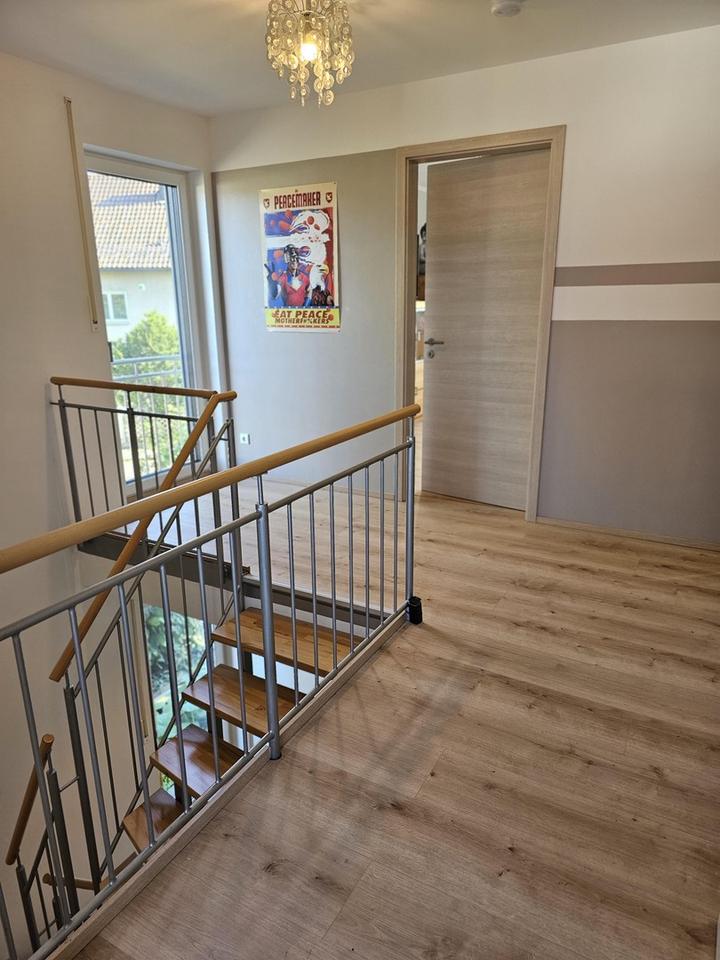 Moderne Luxus Traumwohnung in ruhiger Lage – 210 m² Wfl mit 7 Zimmern, zwei Bädern + 300m2 Garten – Bild 32