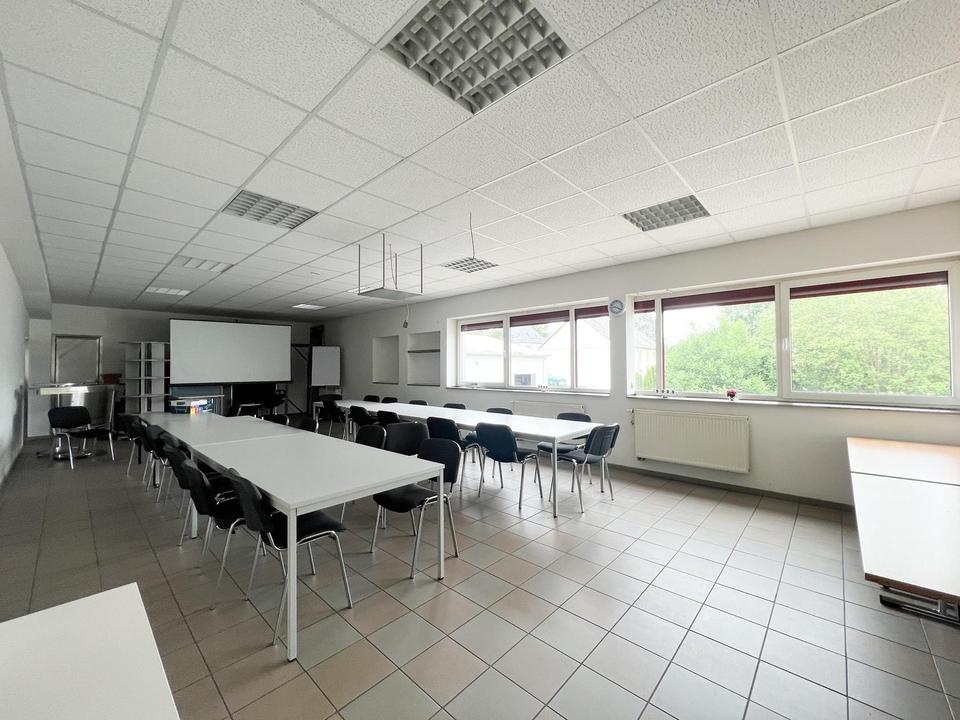 Lagerhalle / Produktionsfläche 2.700qm mit Büros und Freifläche 4.000qm zu vermieten – Bild 8