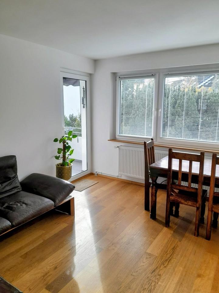 Stilvolle, modernisierte 3-Zimmer-Wohnung mit geh. Innenausstattung , Loggia, EBK, Stellplatz