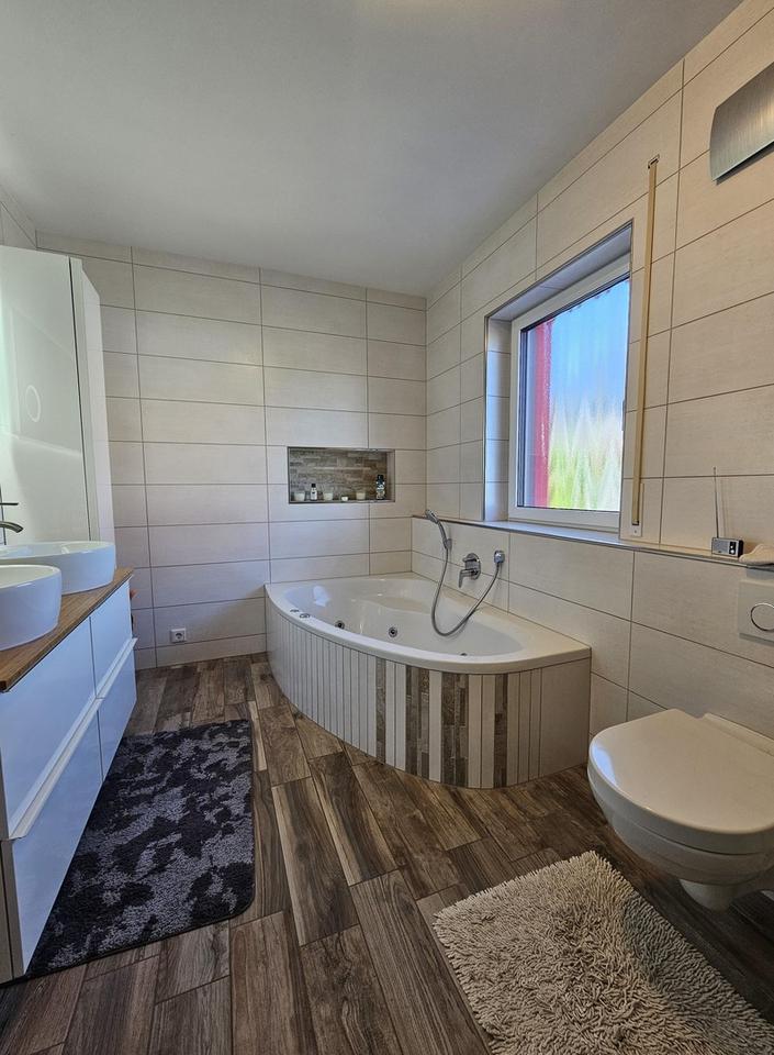 Moderne Luxus Traumwohnung in ruhiger Lage – 210 m² Wfl mit 7 Zimmern, zwei Bädern + 300m2 Garten – Bild 20