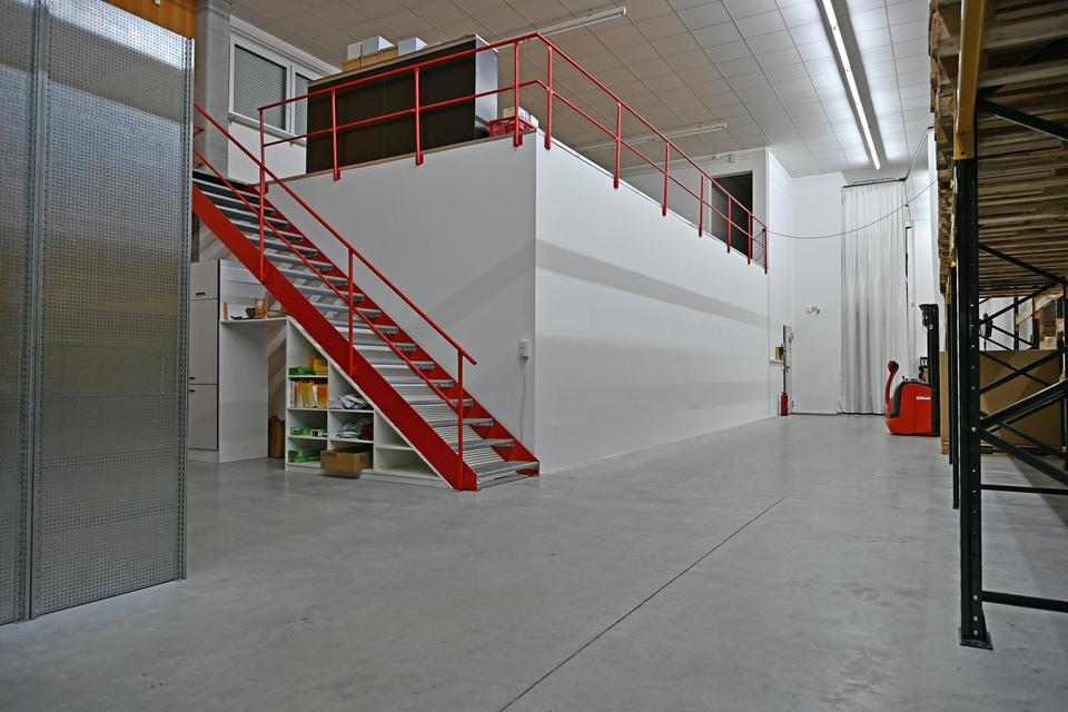 Top Gepflegte Gewerbeimmobile mit großem Gewerbegrundstück – Bild 6