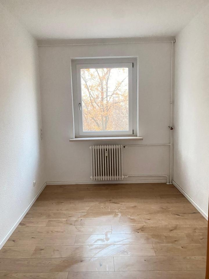 Bezugsfreie helle 3-Zimmer Wohnung in Top Lage mit Balkon im 4. OG in Berlin-Kreuzberg - ohne Makler – Bild 8