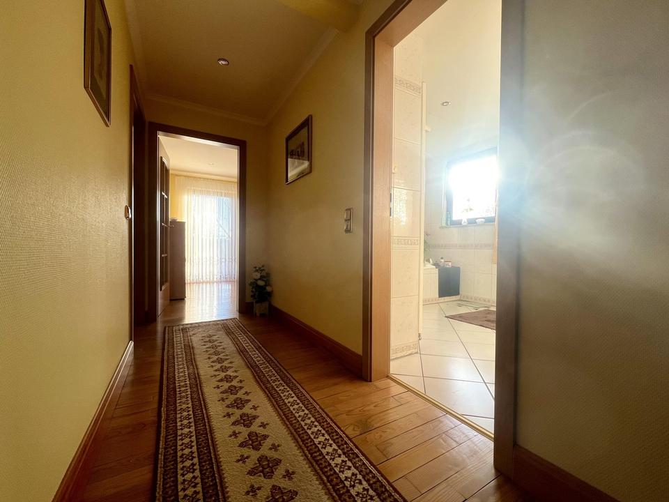 Gepflegtes Einfamilienhaus mit Einliegerwohnung in schöner Waldrandlage – Bild 22