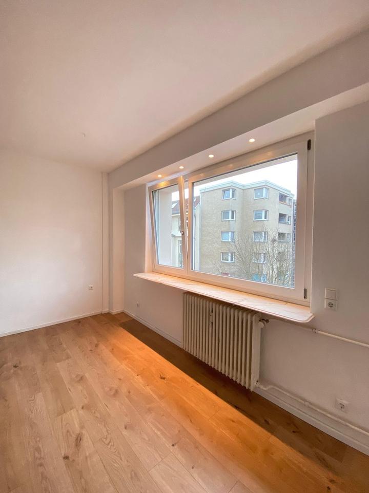 Bezugsfreie helle 3-Zimmer Wohnung in Top Lage mit Balkon im 4. OG in Berlin-Kreuzberg - ohne Makler – Bild 2