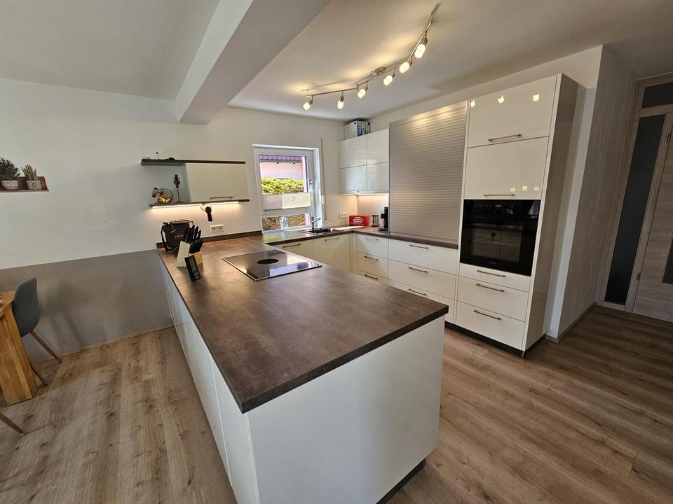 Moderne Luxus Traumwohnung in ruhiger Lage – 210 m² Wfl mit 7 Zimmern, zwei Bädern + 300m2 Garten – Bild 24