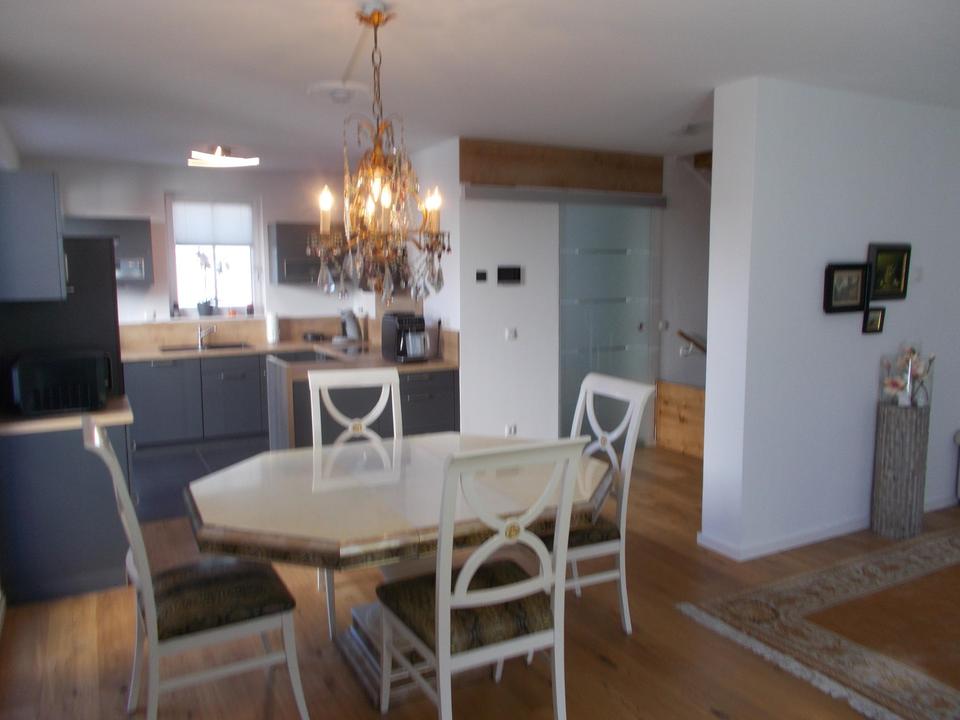 Schönes Walmdach-DHH mit Doppelcarport, zentrale Lage – Bild 24