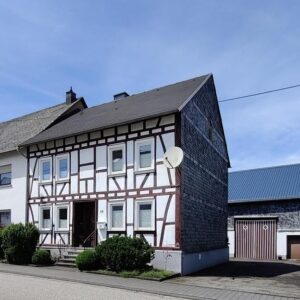 Außergewöhnliches Anwesen - 2 Wohnhäuser u. Wirtschaftsgebäude auf großem Grundstück