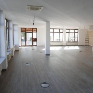 Sehr gut ausgestattete helle Gewerbefläche für Einzelhandel, Büro- oder Praxisfläche