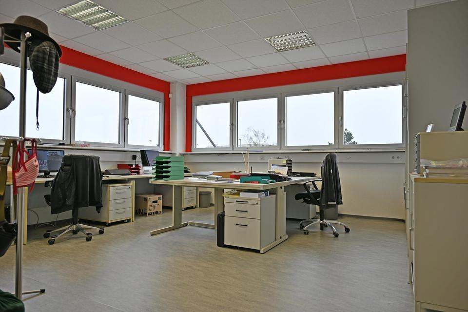 Top Gepflegte Gewerbeimmobile mit großem Gewerbegrundstück – Bild 26