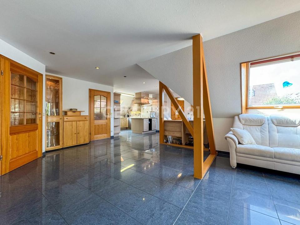 Attraktive Maisonette-Traumwohnung mit Garten in ruhiger Lage zu vermieten – Bild 3