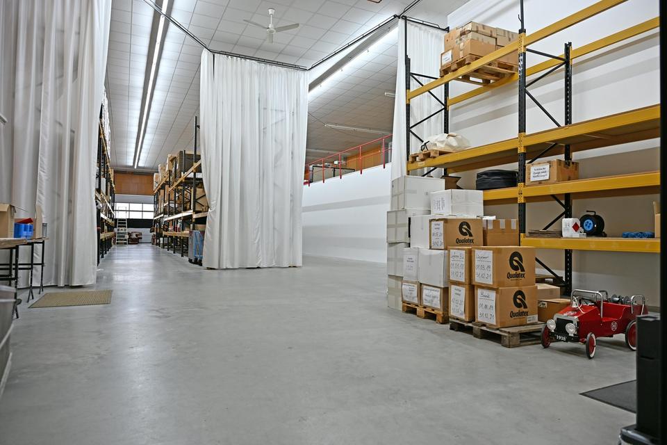 Top Gepflegte Gewerbeimmobile mit großem Gewerbegrundstück – Bild 9