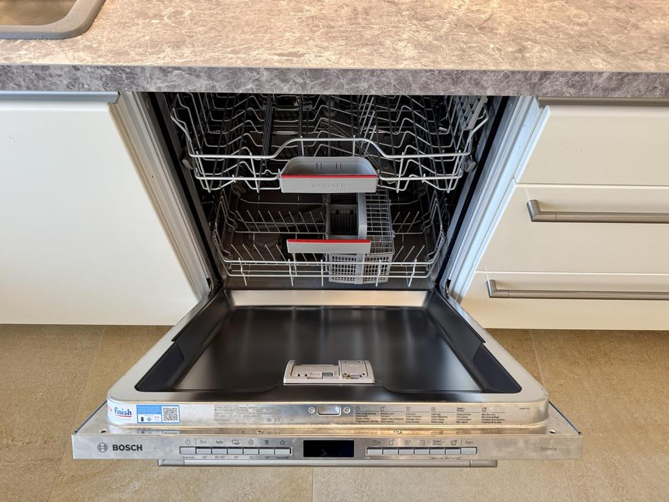 Geschmackvolle & kernsanierte 3-Zi-Wohnung | ERSTBEZUG | Parkett + Feinstein + Einbauküche + Balkon – Bild 7