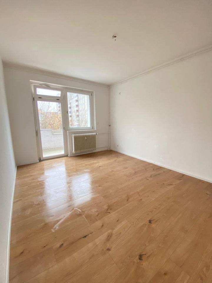 Bezugsfreie helle 3-Zimmer Wohnung in Top Lage mit Balkon im 4. OG in Berlin-Kreuzberg - ohne Makler – Bild 5