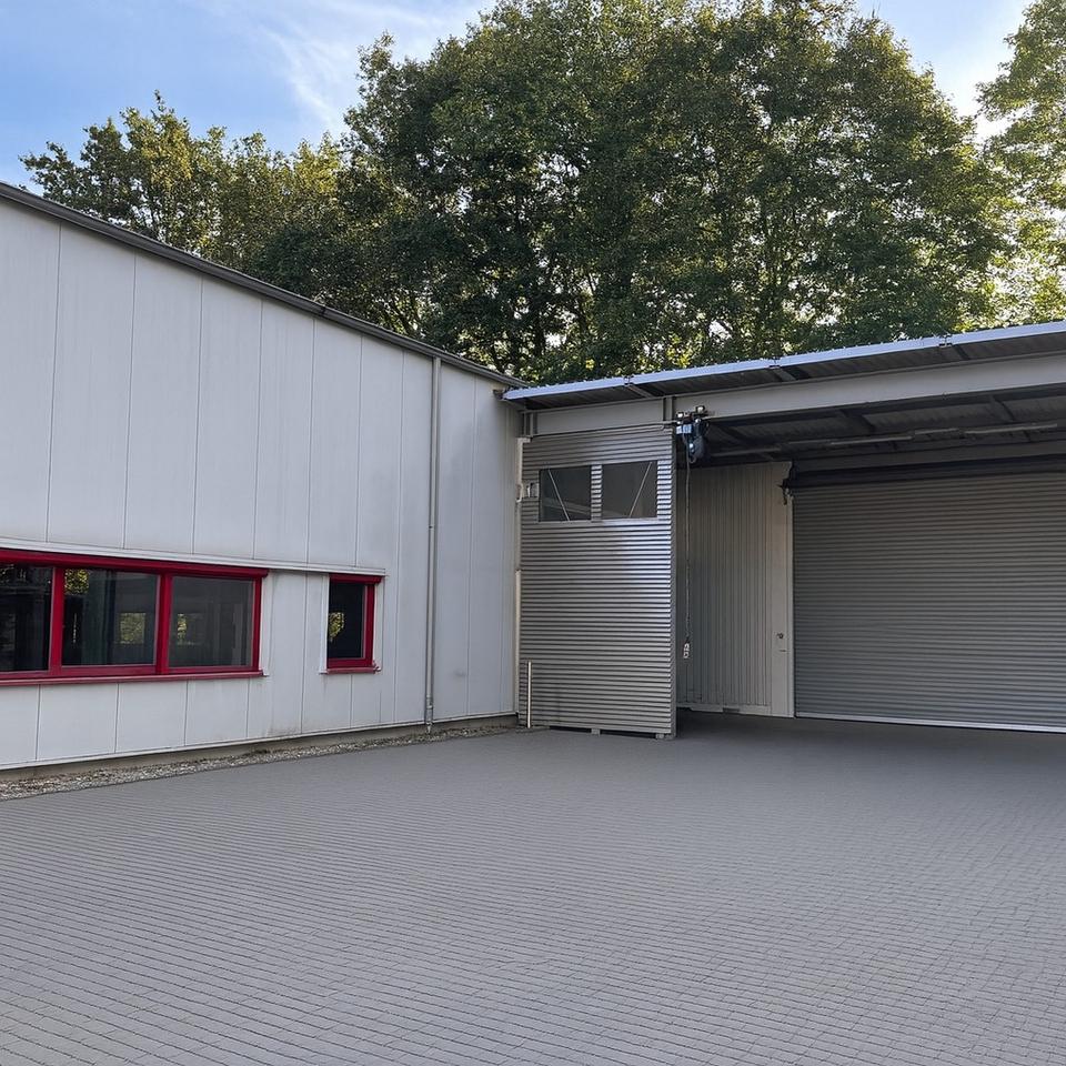 Lagerhalle / Produktionsfläche 2.700qm mit Büros und Freifläche 4.000qm zu vermieten – Bild 3