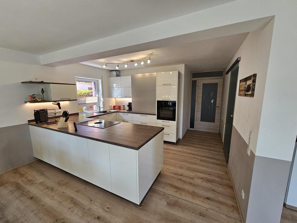 Moderne Luxus Traumwohnung in ruhiger Lage – 210 m² Wfl mit 7 Zimmern, zwei Bädern + 300m2 Garten – Bild 23