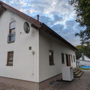 Tolles Zweifamilienhaus von OKAL mit Pool, großem Garten und flexibler Nutzung