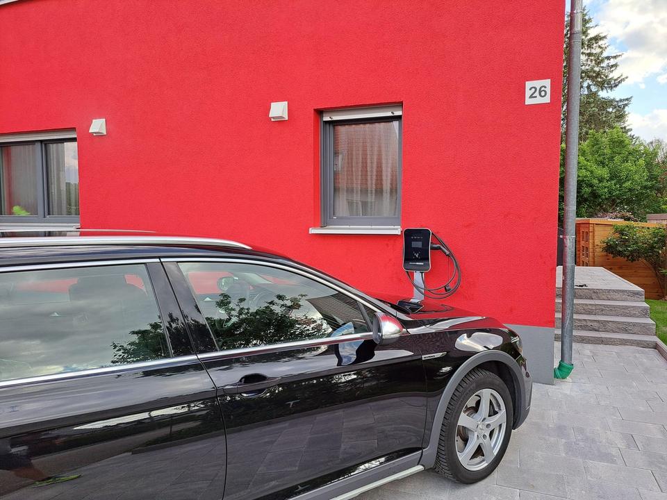 Moderne Luxus Traumwohnung in ruhiger Lage – 210 m² Wfl mit 7 Zimmern, zwei Bädern + 300m2 Garten – Bild 3