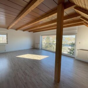 Tolle, große Dachgeschosswohnung