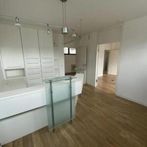 gepflegte, helle Räume für ihren Erfolg: Praxis, Therapie, Kanzlei, Büro