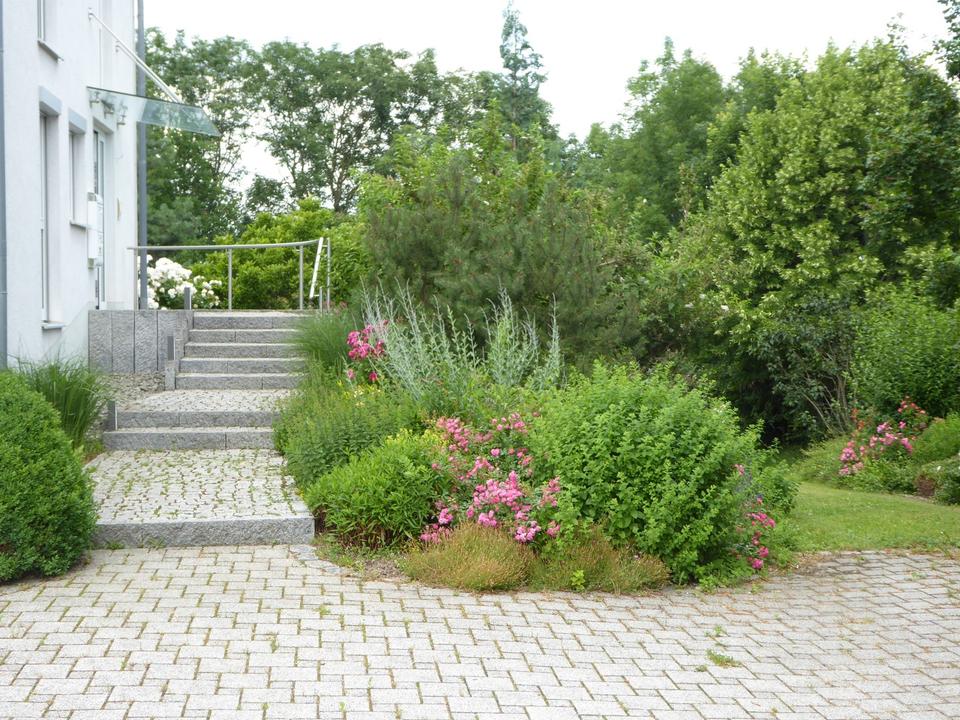 Büroräume kompl. EG +OG, Glasfaser, Freiflächen, Stellplätze – Bild 2