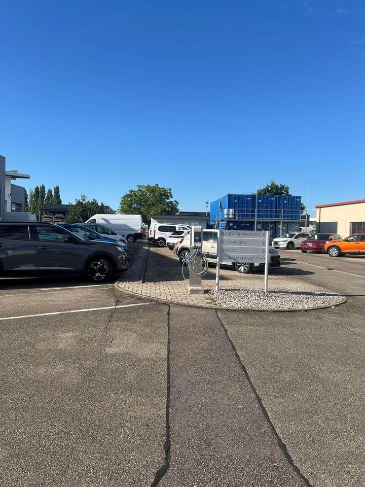 Zentrale Werkstatt inkl. Hebebühnen, Lagerfläche sowie moderner und möblierter Annahmefläche/ 670 m² – Bild 6